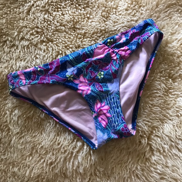 Victoria’s Secret body wrap swim set - Picture 6 of 8